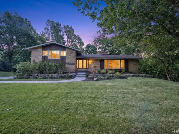 34135 Brittany Dr, Farmington Hills, MI 48335
