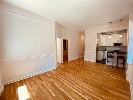 Rented by Metropolis Real Estate of Manhattan | media 8