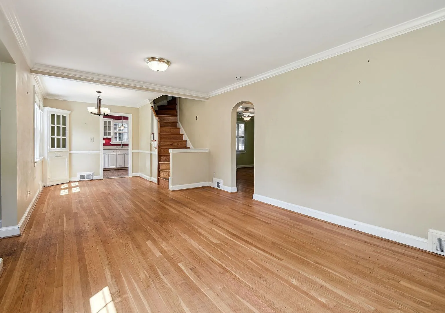 Spacious 4br Cape Cod In Prime Bethesda Location - Available Now! — Photo 3