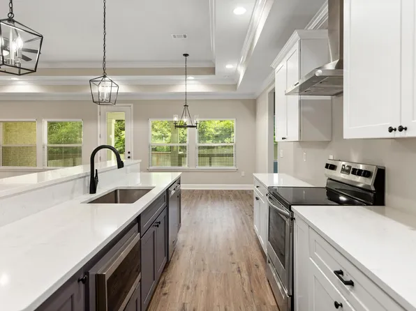 427 Marquette St, Valparaiso, FL 32580