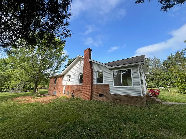 681 Combs Cir — Photo 5