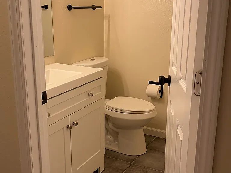 1690 NE Pleasant St #206 — Photo 9