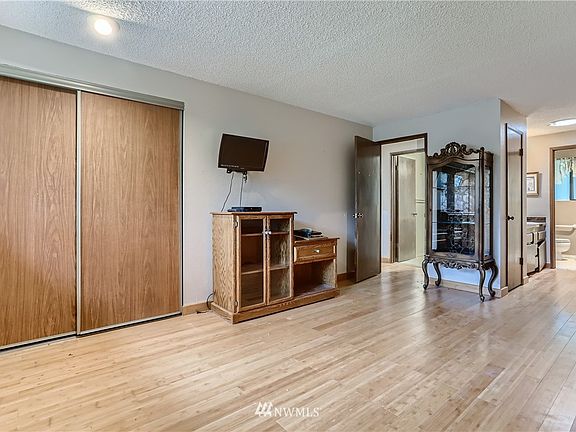 5th image of 18530 NE 184th St