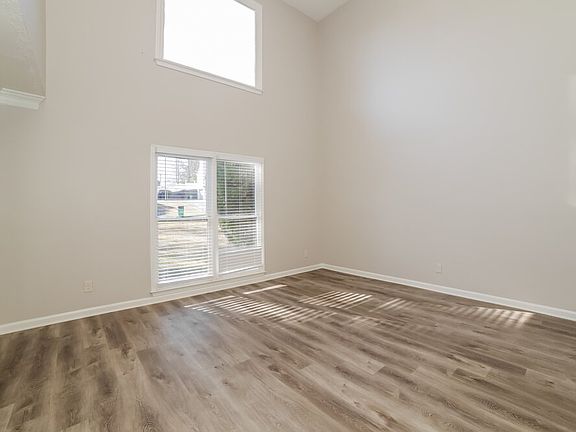 4th image of 5690 Roundelay Way