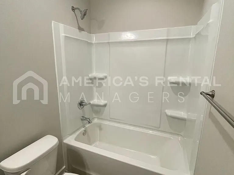 2124 Sullivan Dr — Photo 25