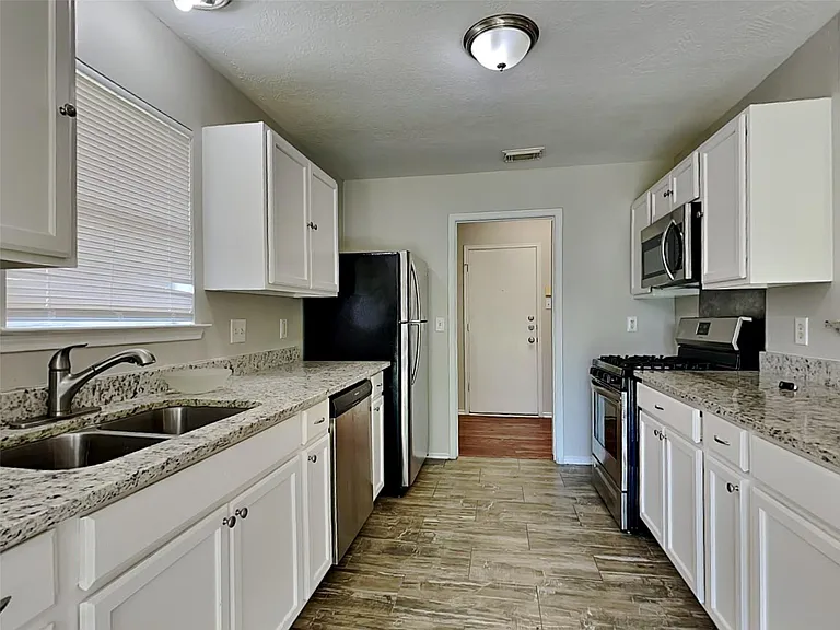 3703 Nutwood Ln — Photo 4