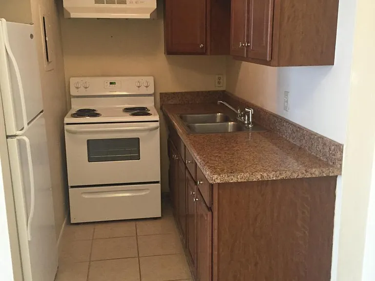 222 Lake Ella Dr #B-8 — Photo 2
