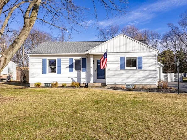 488 Covewood Blvd, Webster, NY 14580