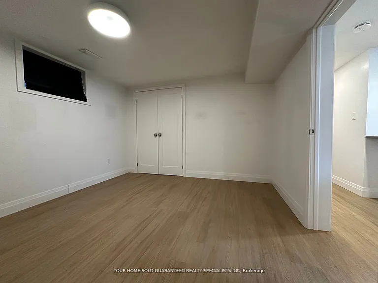 36 Queen St #BASEMENT — Photo 8