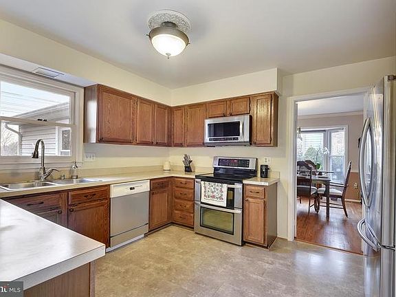 4th image of 17300 Evangeline Ln
