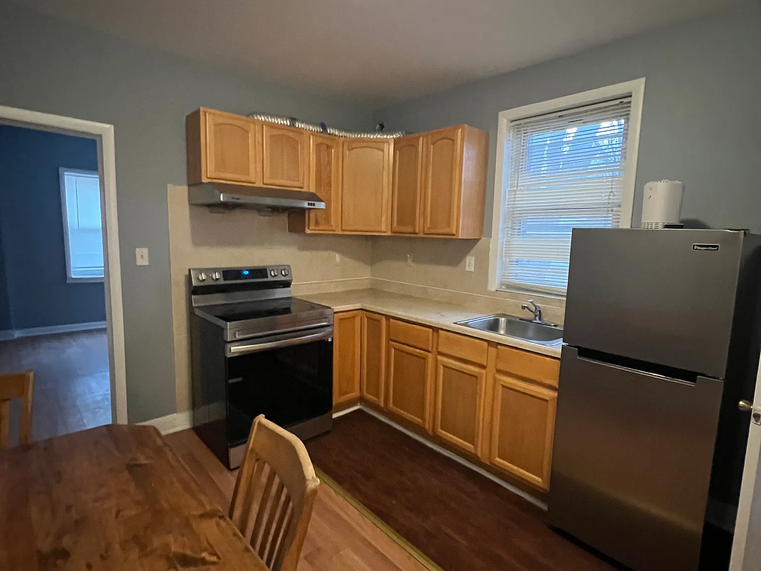 4 bed, 1200 sqft, $1,650 — Photo 2