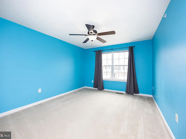 253 Fairfield Cir W — Photo 31