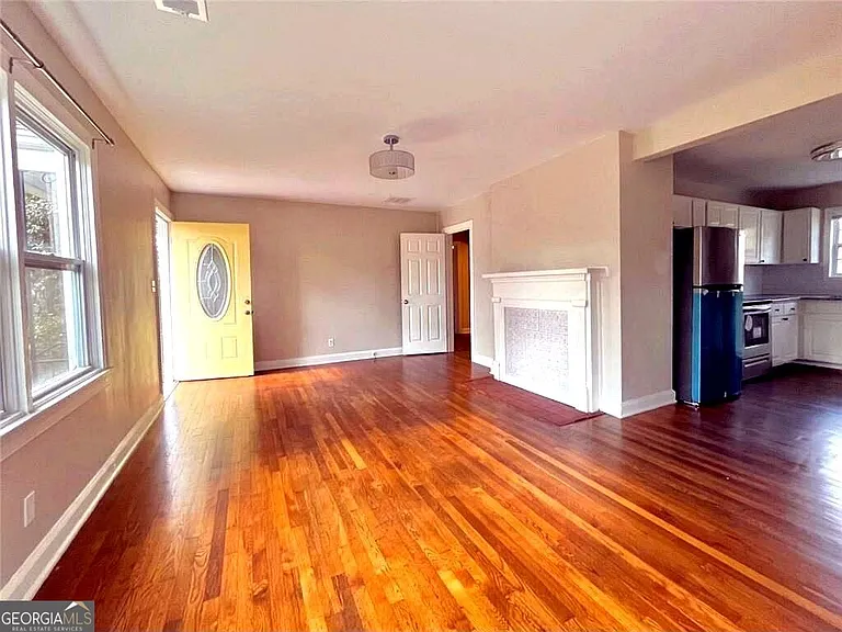1449 Lynford Dr SW — Photo 2
