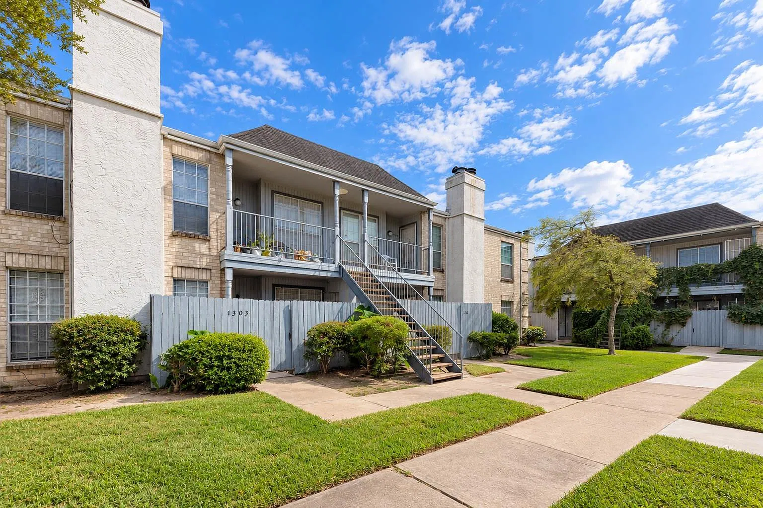 2 bed, 4.0 bath, 1092 sqft, $1,395 — Photo 1