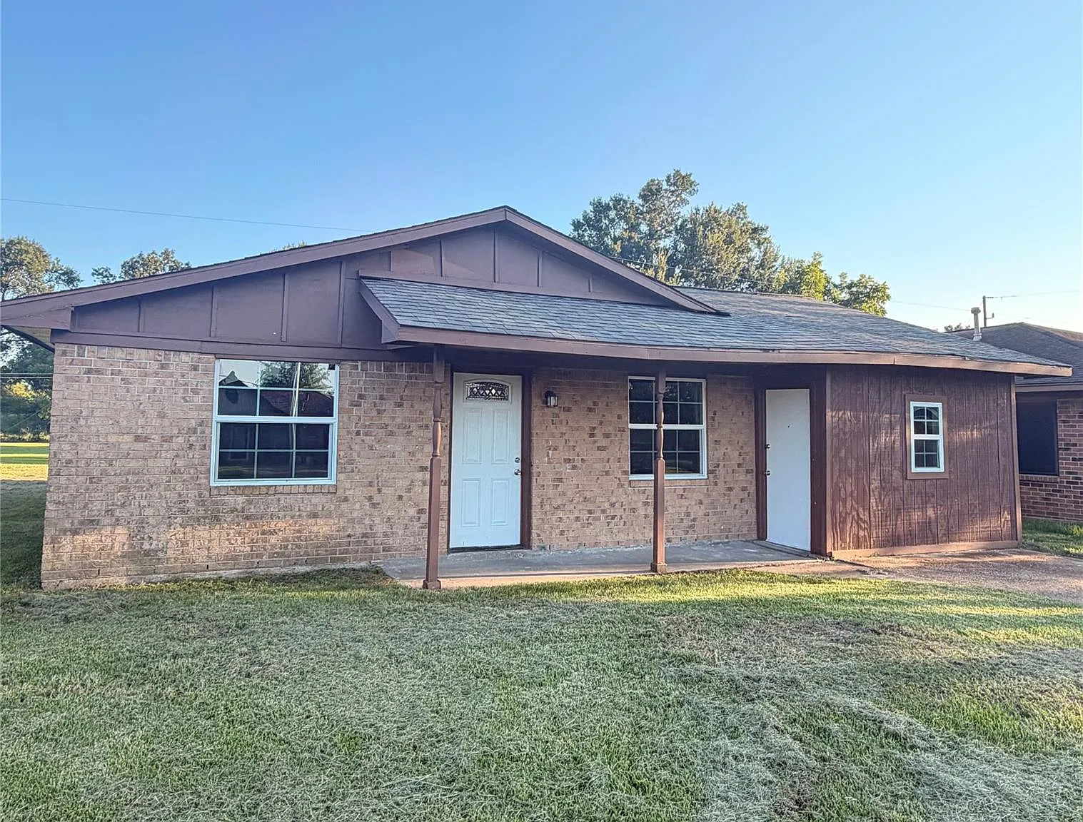 4 bed, 1.5 bath, 1456 sqft, $1,600 — Photo 2