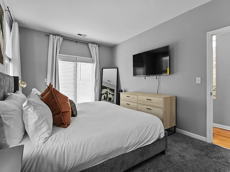 2249 W Monroe St #4 — Photo 15