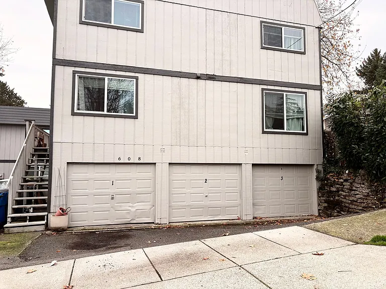 ZhH608 - R Street Apts — Photo 20