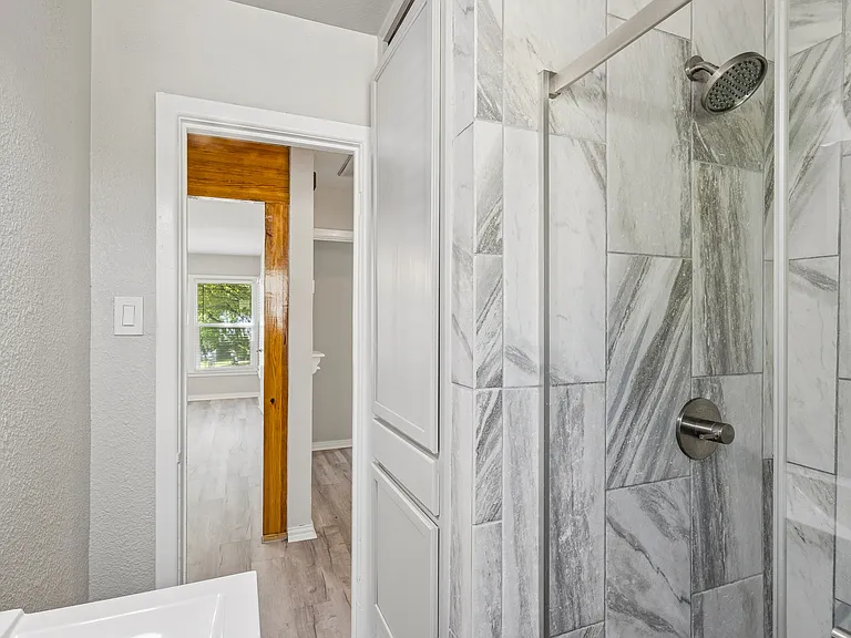 1220 S Lamar St — Photo 11