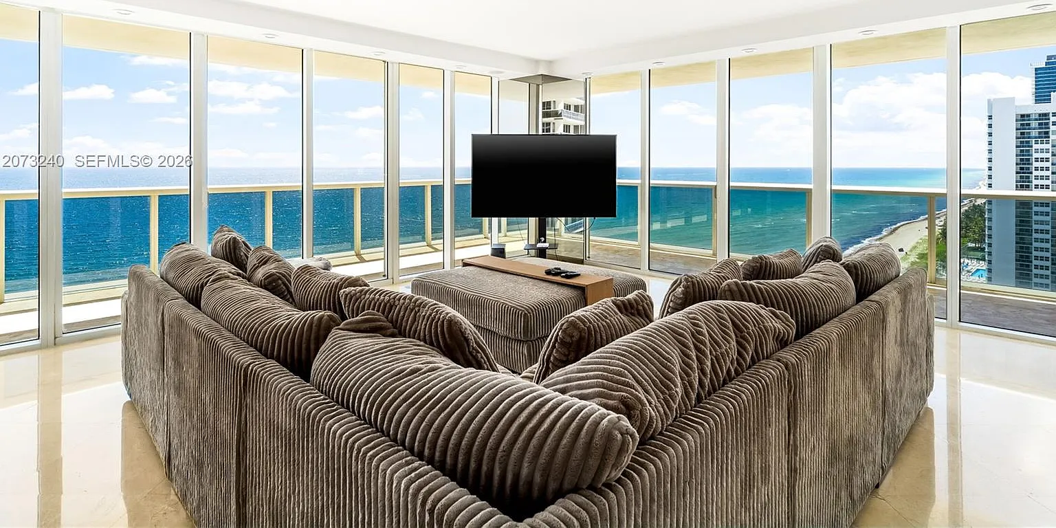 Beach Club Two Condo — Photo 1
