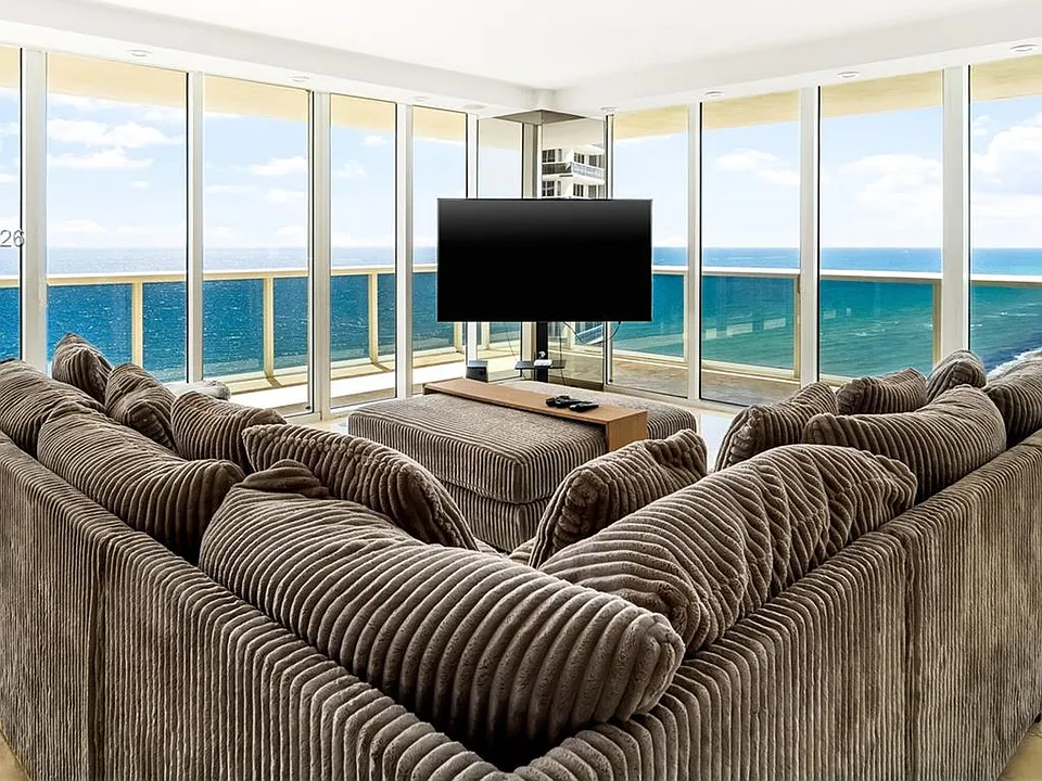 1830 Ocean Dr #1702