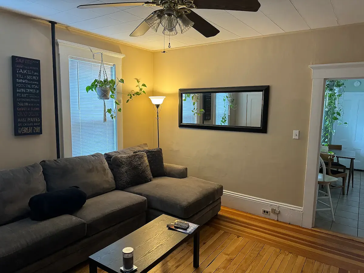 3 bed, 900 sqft, $1,100 — Photo 3