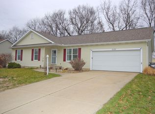 10373 Ashleys Meadow Dr, Granger, IN 46530