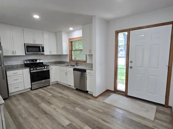 2303 Grange Ave N, Oakdale, MN 55128