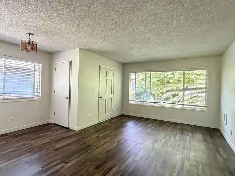 1385 Dollar St #4 — Photo 4