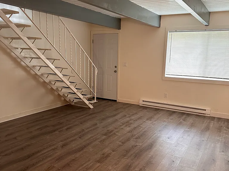 2425 SW Leonard St #7 — Photo 3