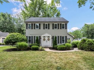 26535 Bayfair Dr, Olmsted Falls, OH 44138
