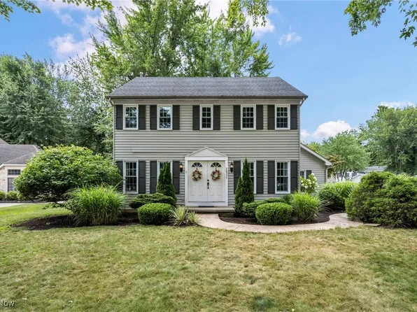 26535 Bayfair Dr, Olmsted Falls, OH 44138