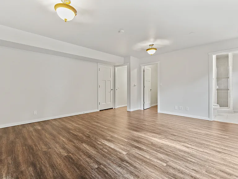 20439 NE 3rd St — Photo 31