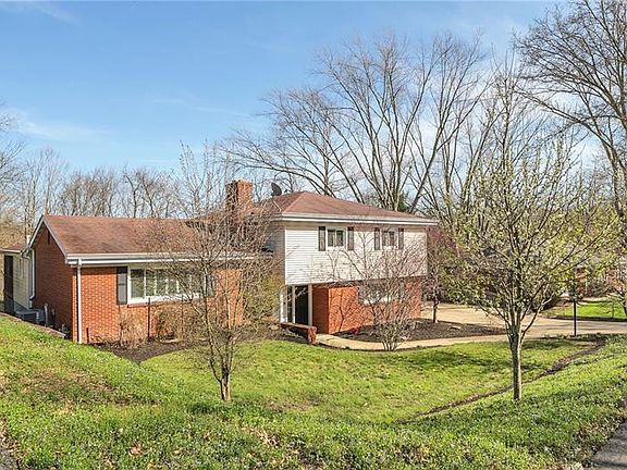 2nd image of 3529 Macarthur Dr