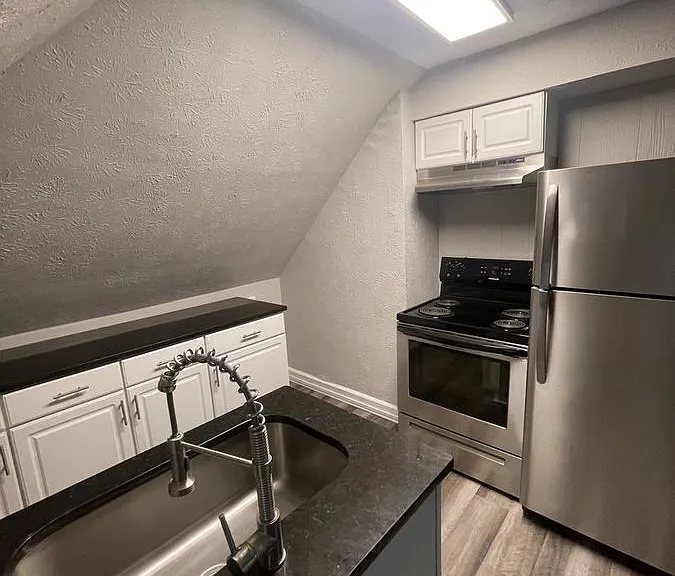 2135 Summit St #C — Photo 3