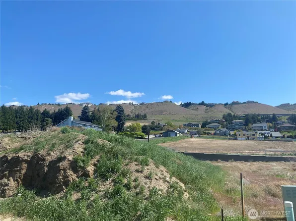 169 Harold Street NE, East Wenatchee, WA 98802