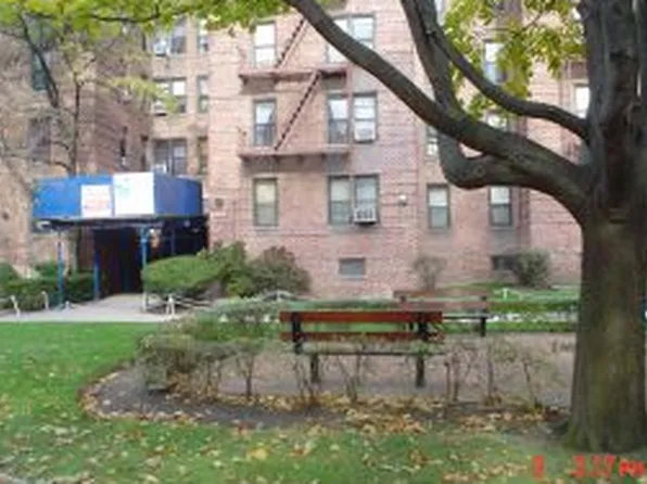 2555 Batchelder Street image 1 of 5