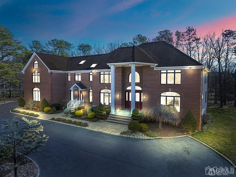 1st image of 4 Pine Meadow Ct