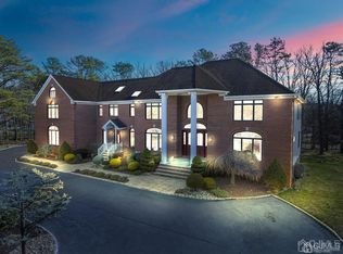 4 Pine Meadow Ct, East Brunswick, NJ 08816