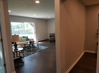 2403 S Goebbert Rd #F101, Arlington Heights, IL 60005