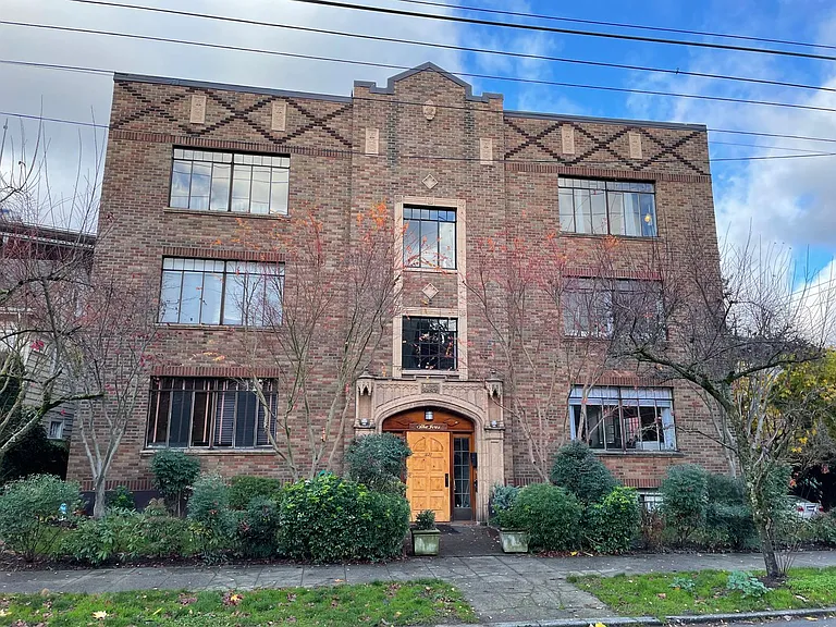 3121 Franklin Ave E #23 — Photo 1