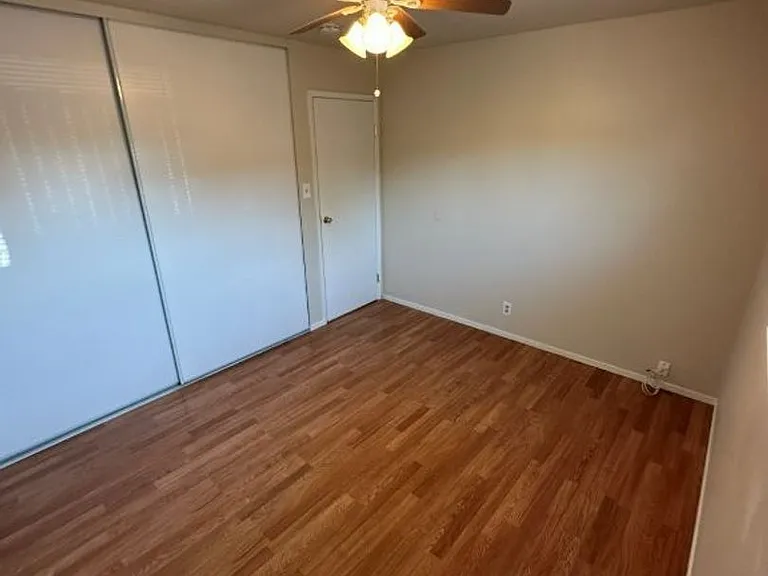 586 Berry Ave — Photo 5