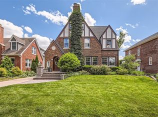 231 Gillick St, Park Ridge, IL 60068