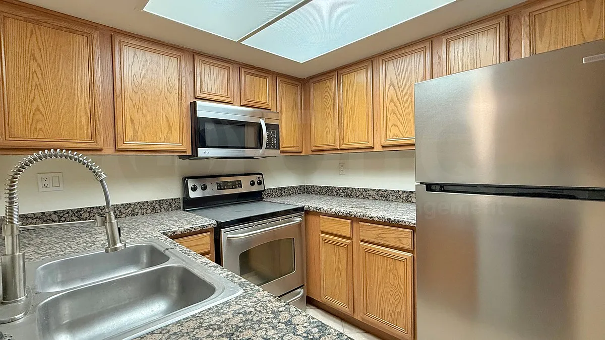 5757 W Eugie Ave — Photo 4