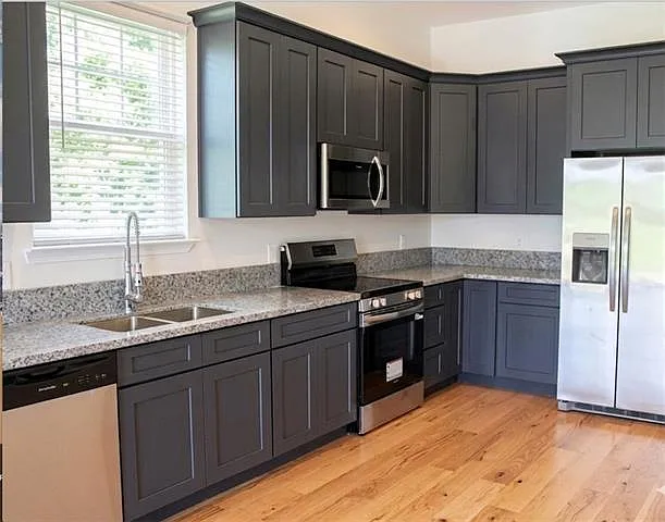 2 bed, 1.0 bath, 1050 sqft, $1,300 — Photo 3
