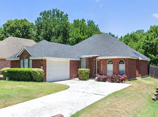 1109 Crestwood Ct, Desoto, TX