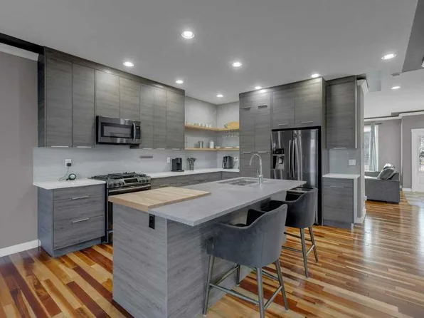 7314 S 34th Ave NW, Calgary, AB T3B 1N4