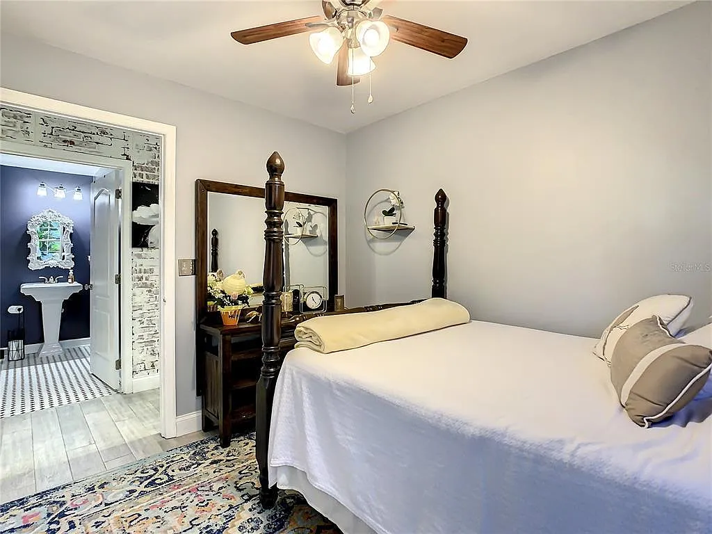 3 bed, 993 sqft, $1,725 — Photo 4