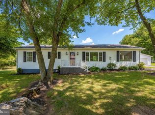 46 Van Clevesville Rd, Kearneysville, WV 25430