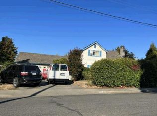 916 NE 10th St, Grants Pass, OR 97526