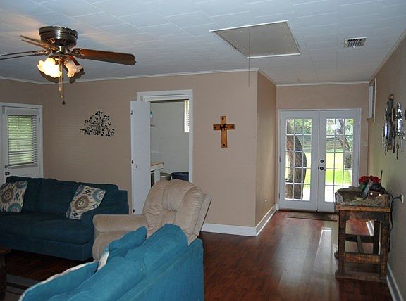 3rd image of 1126 Donna Kay Dr